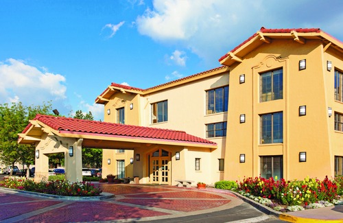 Downtown Hotel | La Quinta Inn by Wyndham Fresno Yosemite