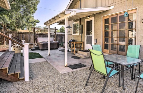Lake Elsinore Cottage | Lake Elsinore Escape: Walk to Beach & Main St!