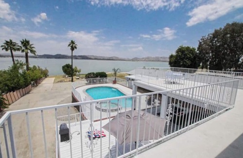 Lakeland Village House | Lake Elsinore Lakehouse