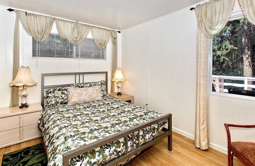 Crestline House | Lake Gregory Paradise. Two bedrooms. Few Minutes From The Lake.