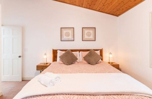 Crestline Cabin | Lake Gregory Scandivian Lodge