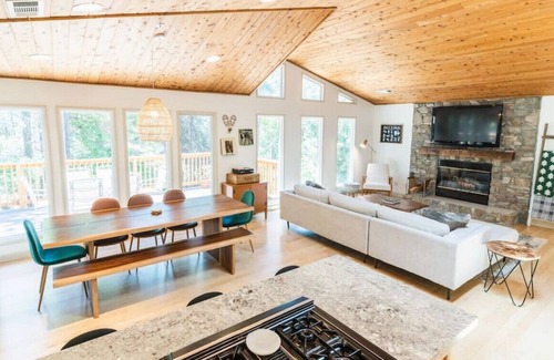 Crestline Cabin | Lake Gregory Scandivian Lodge
