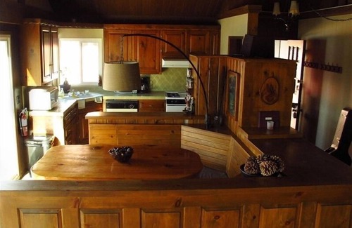 The Village Cabin | Lakefront Paradise Chalet with Beautiful Views and Easy Walk to the Village