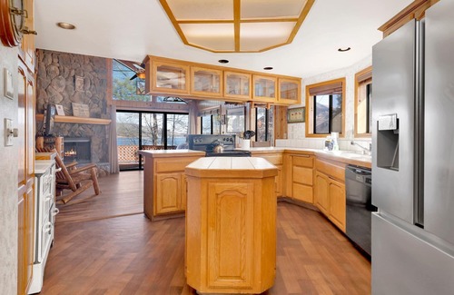 Big Bear Lake Cabin | Lakeshore Cabin at Big Bear Lake | Hot Tub | Pool Table | Boat Dock