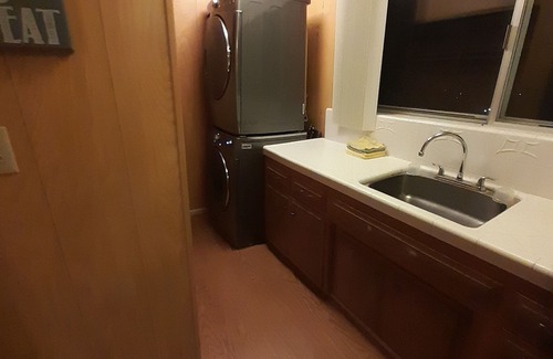 Crestline House | LAKEVIEW CABIN! AIRCONDITIONED! AMPLE PARKING !