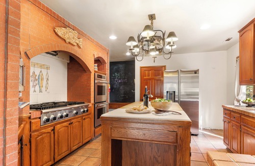 Boulder Bay Cabin | Lakeview Cabin w/Game Room & Deck Near Ski Slopes | Sleeps 20 | Waterview