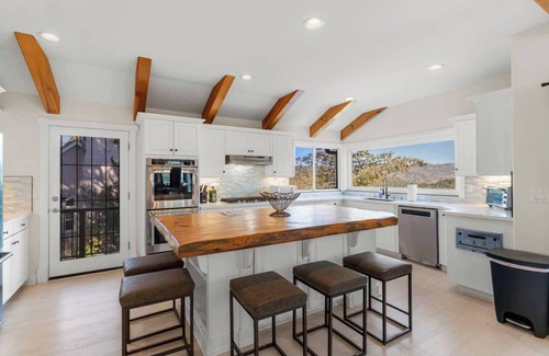 Cedar Glen House | LakeView, Fishing, GameRoom & Jacuzzi Fun