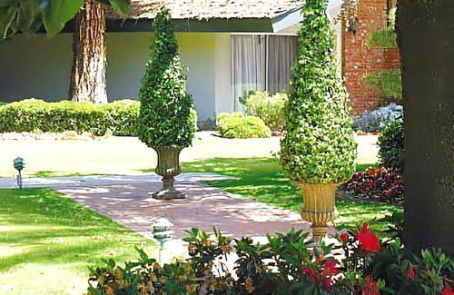 Visalia Hotel | Lamp Liter Inn