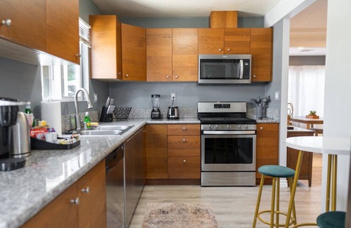 NoHo Arts District House | LARGE COMFORTABLE 5-BEDROOM HOME IN NORTH HOLLYWOOD (p6)