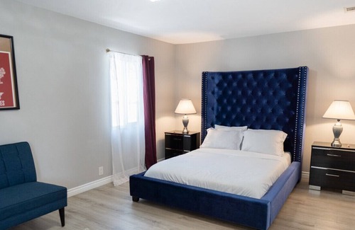 NoHo Arts District House | LARGE COMFORTABLE 5-BEDROOM HOME IN NORTH HOLLYWOOD (p6)