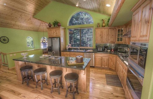 North Upper Truckee House | Large Kitchen, Hot Tub, Great House (COH1669)