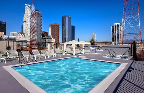 Historic Core Apartment | Large Modern Elite Open Style Loft Apt with Rooftop Pool and Jacuzzi