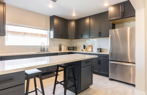 Lennox House | LAX/ SoFi Stadium Spacious 5 BR Brand New House