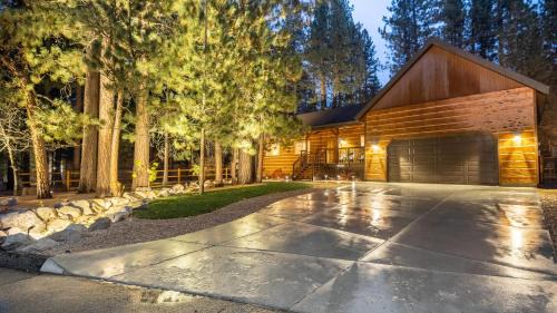Summit Estates House | Lazy Bear Lodge by AvantStay Pine Tree Paradise w Game Room