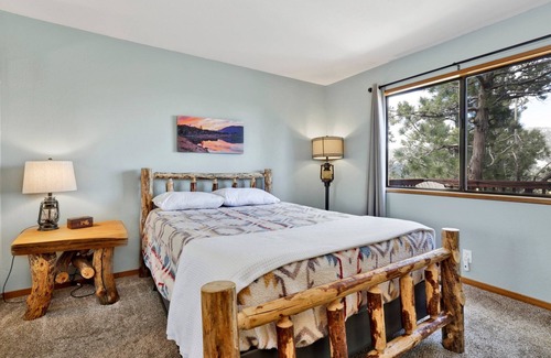 Big Bear City Cabin | Lazy Llama Lodge- Pool Table- Firepit- Essentials