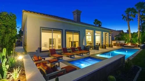 La Quinta Villa | Legends by AvantStay Stunning Golf Villa Featuring Spa Pool Fire-Pit