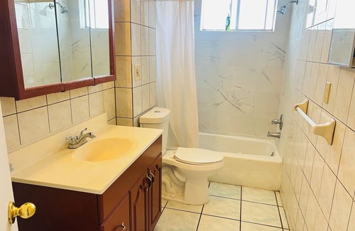 South San Gabriel House | light and spacious 1-bedroom house in Rosemead with WiFi and AC