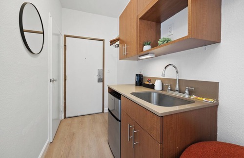 Little Italy Apartment | Little Italy Inn - Limited Service Apart Hotel