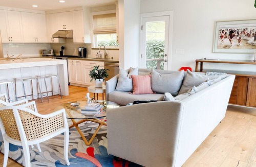 Manhattan Heights House | Live Like You're on Vacation in this Mid-Century Short-Term Rental