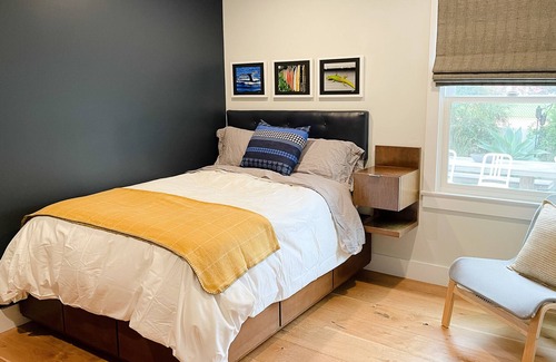 Manhattan Heights House | Live Like You're on Vacation in this Mid-Century Short-Term Rental