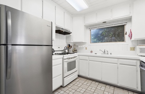 Balboa Island House | Location, Beach and Boardwalk for this classic beach cottage