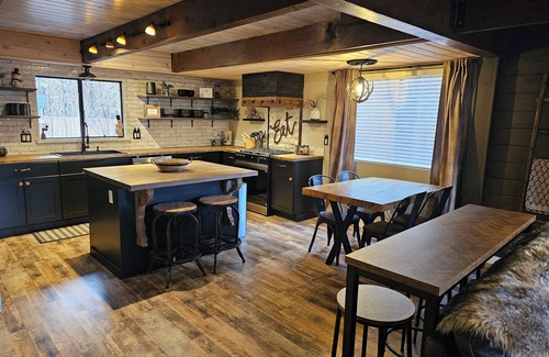 Summit Estates House | LOCATION, LOCATION: NEW REMODEL. FIVE START PROPERTY. YOU WILL LOVE THIS HOME!
