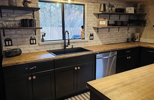 Summit Estates House | LOCATION, LOCATION: NEW REMODEL. FIVE START PROPERTY. YOU WILL LOVE THIS HOME!
