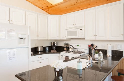 Big Bear Lake House | LOCATION LOCATION LOCATION! Perched above village - 5min walk!
