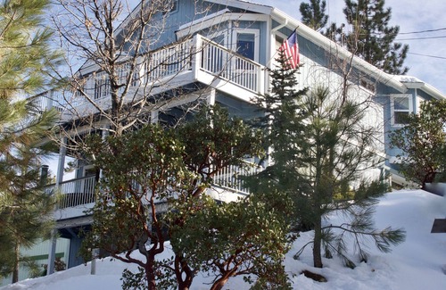 Big Bear Lake House | LOCATION LOCATION LOCATION! Perched above village - 5min walk!