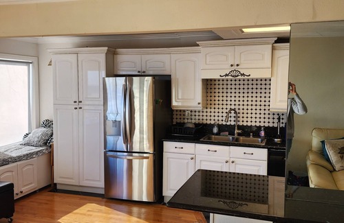 Belmont Shore Condo | Long Beach getaway overlooking the ocean!