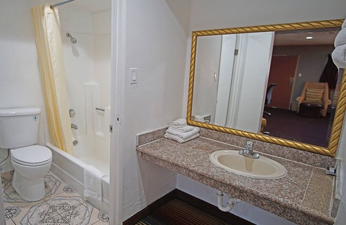 West Athens Hotel | Los Angeles Inn & Suites - LAX
