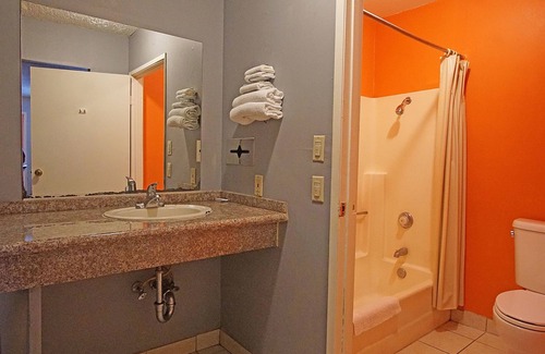 West Athens Hotel | Los Angeles Inn & Suites - LAX