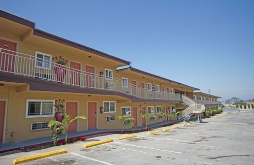 West Athens Hotel | Los Angeles Inn & Suites - LAX
