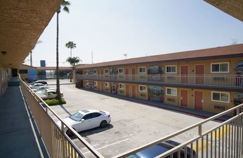 West Athens Hotel | Los Angeles Inn & Suites - LAX