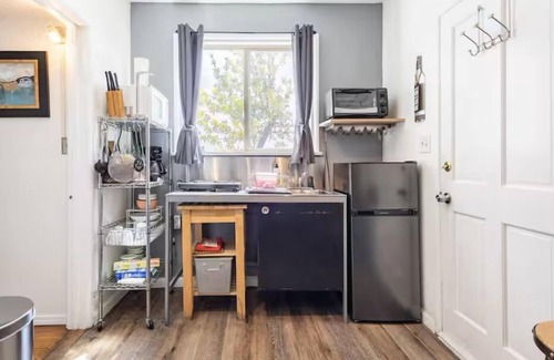 Los Angeles Apartment | Los Angeles Retreat WiFi, AC close to Keck and Pasadena Monthly only