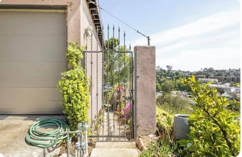 Los Angeles Apartment | Los Angeles Retreat WiFi, AC close to Keck and Pasadena Monthly only