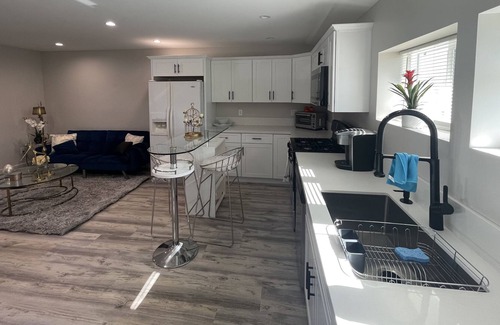 West Hills House | Lovely 1BDRM Home in West Hills