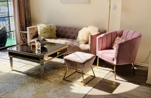 La Brea House | Lovely 2-bedroom rental by the Grove