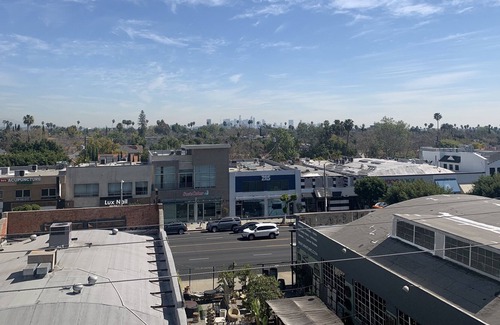 La Brea House | Lovely 2-bedroom rental by the Grove