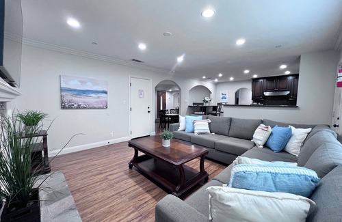 Southwest Anaheim House | Lovely Anaheim Pool Home: 2 Ensuites, 1 Mi 2Disney