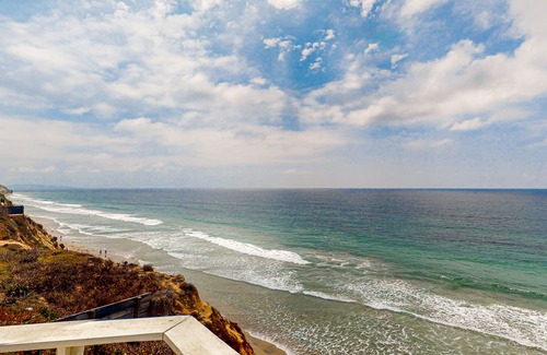 Encinitas House | Lovely beachfront house with wood-burning fireplace, W/D, central AC & deck