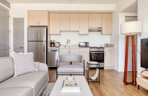 Palms Apartment | Lovely Culver City 1BR w/Gym & Roof Lounge, Walkable Area, by Blueground