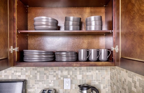 Hollywood Hills West Apartment | Lovely Hollywood 1BR w/Pool, walk to metro, restaurants, by Blueground