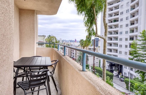 Hollywood Hills West Apartment | Lovely Hollywood 1BR w/Pool, walk to metro, restaurants, by Blueground
