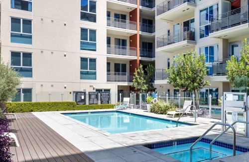 Wilshire Center Apartment | Lovely Koreatown 1BR w/ Gym, Pool, walk to Wilshire Blvd by Blueground