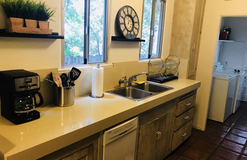 Beverly Grove House | Lovely vintage apt @ the heart of the city in a beautiful safe neighborhood