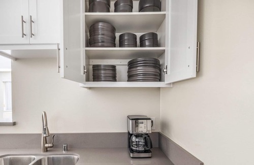 Hollywood Apartment | Lovely West Hollywood 2BR, close to bars, restaurants, TJ, by Blueground