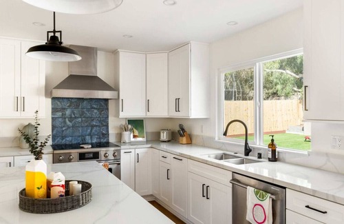La Jolla Heights House | Lux 5-Bedroom Home in La Jolla Min to Ocean