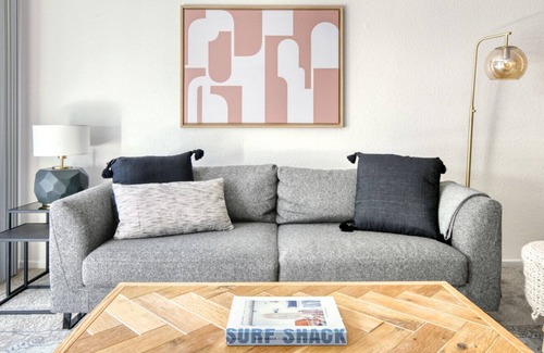 Los Angeles Apartment | Lux Toluca Hills 1BR w/ Pool & Gym, walk to Olive Ave bars, by Blueground