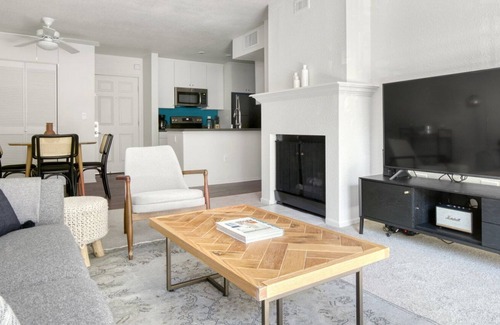 Los Angeles Apartment | Lux Toluca Hills 1BR w/ Pool & Gym, walk to Olive Ave bars, by Blueground